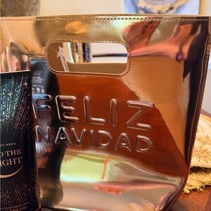 Bath & Body Works Vanilla Café Body Cream all new with a gold Felix Navidad Bag